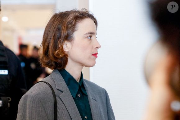 Elle l'accuse d'agression sexuelle quand elle avait entre 12 et 14 ans

Adèle Haenel arrive au tribunal - Le réalisateur Christophe Ruggia, poursuivi pour agressions sexuelles envers la comédienne Adèle Haenel, condamné à deux de prison ferme avec port de bracelet électronique va faire appel de la décision, au tribunal judiciaire de Paris, France, le 3 février 2025. © Christophe Clovis/Bestimage