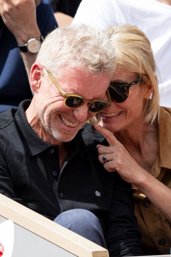 Denis Brogniart et sa femme Hortense Borgniart dans les tribunes lors des Internationaux de France de Tennis de Roland Garros 2025 à Paris, le 29 mai 2025.
© Moreau / Jacovides / Bestimage