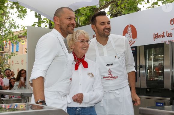 Le chef était contrarié car il avait promis de partir si elle arrêtait.

Les Chefs à Saint-Tropez fêtent les producteurs 2025 - Inauguration de la 5e édition,  les Chefs et les producteurs se retrouvent sur la place des Lices à Saint-Tropez, le 3 mai 2025. Le chef Cyril Lignac fait une démonstration de Pâtisserie... et retrouve Mercotte. ©Jean-Marc Lhomer / Bestimage.