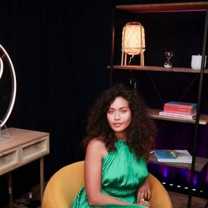 Vaimalama Chaves pose pour notre entretien En Privé avec, dans le cadre de la promotion de son premier livre "O Vai" (éd. First) - dans les locaux de Webedia