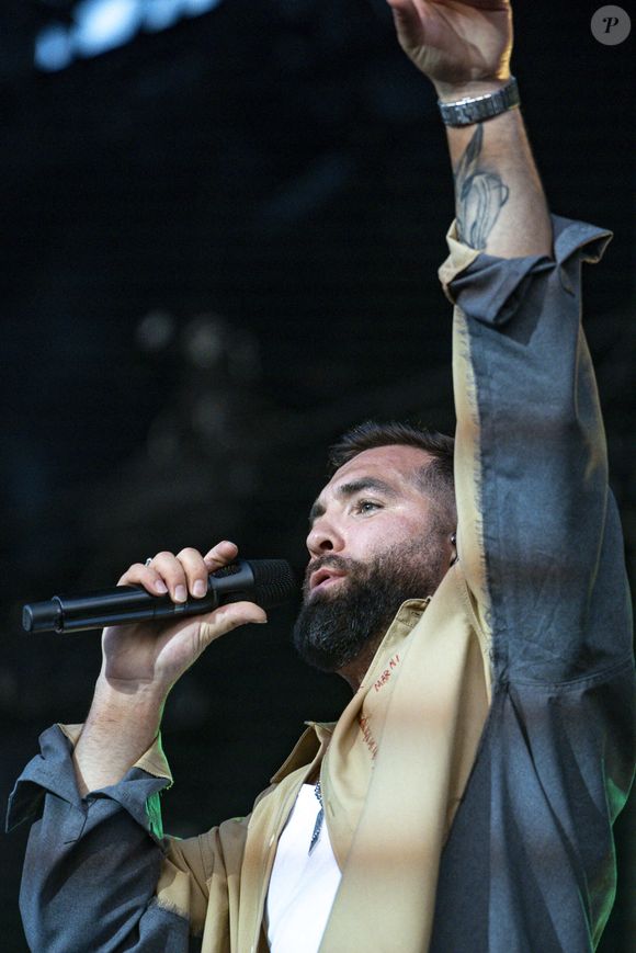 Kendji Girac en concert lors du festival de musique du Printemps de Perouges au Chateau de Saint-Maurice-de-Remens le 29 juin 2025. © Sandrine Thesillat / PsNewZ / Bestimage