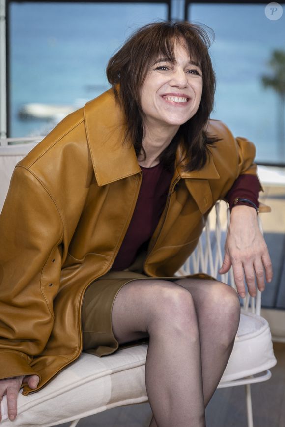 "Je suis en Provence, dans notre maison de vacances à Yvan, mes enfants et moi. J'y suis venue seule pour finir d'écrire un album de chansons"

Photocall Kering Women in Motion Talk avec Charlotte Gainsbourg à l'hôtel Majestic lors du 78ème Festival International du Film de Cannes le 17 mai 2025.

© Olivier Borde / Bestimage