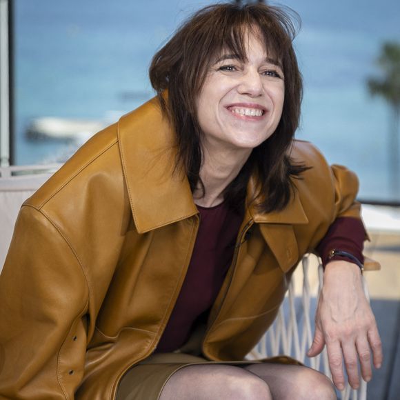 "Je suis en Provence, dans notre maison de vacances à Yvan, mes enfants et moi. J'y suis venue seule pour finir d'écrire un album de chansons"

Photocall Kering Women in Motion Talk avec Charlotte Gainsbourg à l'hôtel Majestic lors du 78ème Festival International du Film de Cannes le 17 mai 2025.

© Olivier Borde / Bestimage