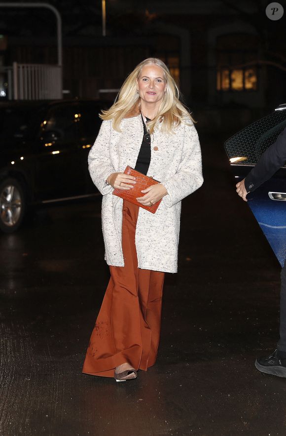 La princesse Mette Marit assiste à une répétition de la chorale des filles norvégiennes à l'école Ruselokka lors d'une apparition à Oslo, Norvège, le 2 décembre 2025. Photo by Marius Gulliksrud/Stella Pictures/ABACAPRESS.COM