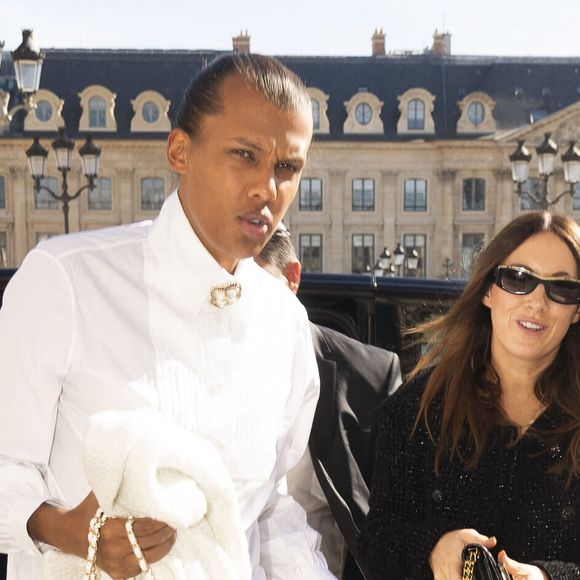 Exclusif - Le chanteur Stromae (Paul van Haver) et sa femme Coralie Barbier rentrent à l'hôtel Ritz après le défilé Chanel à Paris le 4 octobre 2022.