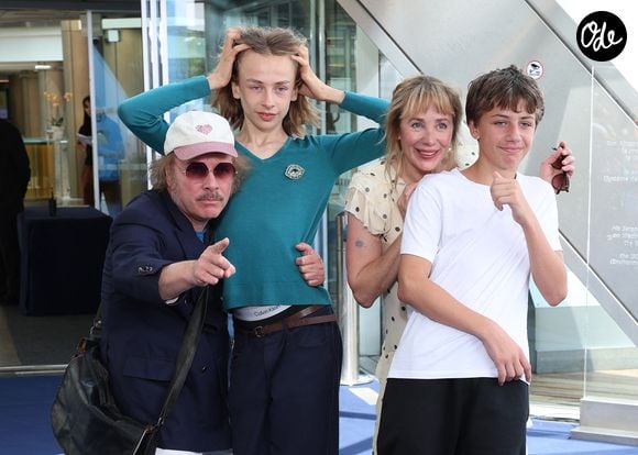 Philippe Katerine, Julie Depardieu et leurs enfants Billy et Alfred - Photocall de 'Les derniers jours de Charles Baudelaire' lors de la 65eme édition du Festival TV De Monte Carlo le 14 Juin 2026 © Denis Guignebourg /Bestimage