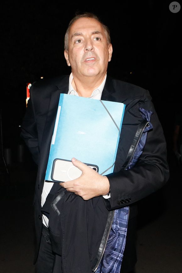 Info - Peine alourdie pour Jean-Marc Morandini condamné à deux ans de prison avec sursis en appel pour corruption de mineurs. La cour d'appel de Paris a en outre prononcé contre lui une interdiction définitive d'exercer une profession en contact avec des mineurs - Info - L'animateur Jean-Marc Morandini condamné en appel à 18 mois de prison avec sursis pour harcèlement sexuel - L'animateur Jean-Marc Morandini sort du tribunal après son procès pour corruption de mineurs au Tribunal de Paris le 24 octobre 2022.
le procureur demande un an de prison avec sursis pour l'animateur