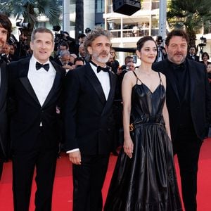 Simon Jacquet, Guillaume Canet, Leonardo Sbaraglia, Marion Cotillard, Denis Ménochet, Yodelice (Maxime Nouchy) - Montée des marches du film « Karma » lors du 79ème Festival International du Film de Cannes. © Jacovides-Moreau / Bestimage