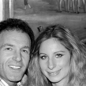 Archives - Barbra Streisand, James Caan en conférence de presse. Le 16 mars 1975 (Mirrorpix / Bestimage).