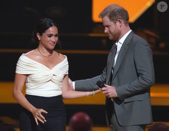 Le prince Harry et Meghan Markle lors de la cérémonie d'ouverture des Invictus Games 2020 à La Haye, le 16 avril 2022. (Julien Burton / Bestimage).