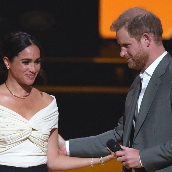 Le prince Harry et Meghan Markle lors de la cérémonie d'ouverture des Invictus Games 2020 à La Haye, le 16 avril 2022. (Julien Burton / Bestimage).