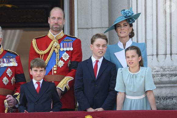 C'est une étude menée au Royaume-Uni, selon le Demotivateur, qui a mis en avant ce constat. Cette étude a été menée sur 6000 enfants, apprend-on.

Le prince William, prince de Galles,Le prince Louis de Galles, Le prince George de Galles, Catherine (Kate) Middleton, princesse de Galles, La princesse Charlotte de Galles, - Les membres de la famille royale britannique au balcon de Buckingham Palace lors de la cérémonie Trooping the Colour à Londres, le 14 juin 2025. Affecté par le crash du Boeing 787 Dreamliner à Ahmedabad du 12 juin, le souverain et les officiels porteront un brassard noir en hommage aux plus de 270 victimes. Bon nombre d'elles étaient des ressortissants britanniques.