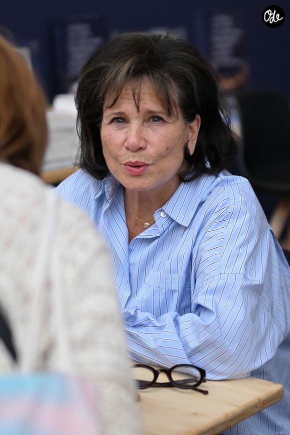 Anne Sinclair lors du Festival du livre de Paris, au Grand Palais à Paris, en France, le 17 avril 2026. Photo : Lionel Urman/Abaca