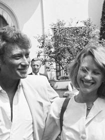Nathalie Baye regrette d'avoir vendu sa maison située dans le département le plus âgé de France, un lieu adoré de Johnny Hallyday et dont personne ne prend soin aujourd'hui
