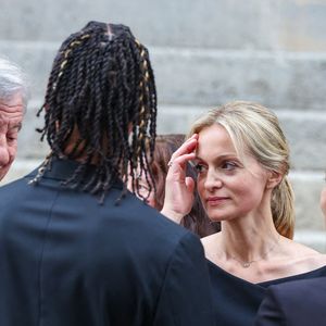 De quoi réchauffer le coeur de la journaliste.

Sidney Tolédano, Audrey Crespo-Mara et son fils Sékou - Sorties des obsèques de Thierry Ardisson en l’église Saint-Roch de Paris, France, le 17 juillet 2025. © Clovis-Jacovides/Bestimage