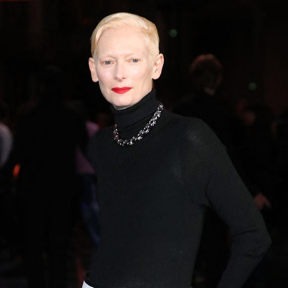 Tilda Swinton - Célébrités au Défilé Chanel, Collections Prêt-à-porter Printemps / Eté 2026, dans le cadre de la Fashion Week de Paris. Au Grand Palais à Paris, France, le 06 Octobre 2025. 

© Bertrand Rindoff / Bestimage