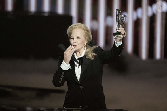 Sylvie Vartan ne rate jamais une occasion de célébrer son fils.

Sylvie Vartan sur scène reçoit un prix d'honneur de David Hallyday lors des 40èmes Victoires De La Musique à La Seine Musicale le 14 février 2025 à Boulogne-Billancourt, France. Photo by David NIVIERE/ABACAPRESS.COM