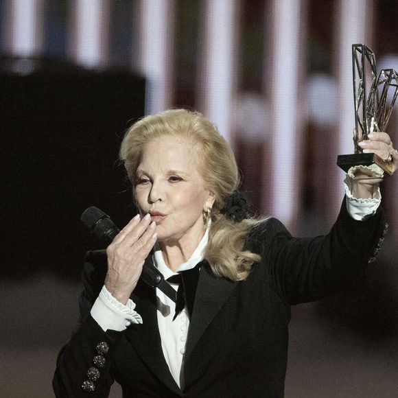 Sylvie Vartan ne rate jamais une occasion de célébrer son fils.

Sylvie Vartan sur scène reçoit un prix d'honneur de David Hallyday lors des 40èmes Victoires De La Musique à La Seine Musicale le 14 février 2025 à Boulogne-Billancourt, France. Photo by David NIVIERE/ABACAPRESS.COM