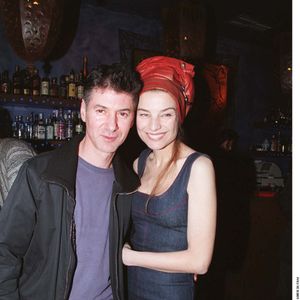 Etienne Daho et Elli Medeiros ont ensuite entamé une belle histoire d'amour.

Etienne Daho et Elli Medeiros en 1998 à Paris. © Bestimage