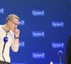 Celle-ci a fermement contesté cette version des faits, affirmant que son voisin de banc n'était pas plus discret qu'elle.

Laurent Ruquier, Christine Bravo - Exclusif - Laurent Ruquier anime son émission d'Europe 1 "On va s'gener" dans le magasin Carrefour de Montesson pres de Saint Germain en Laye a l'occasion des 50 ans de l'enseigne le 25 septembre 2013.
© Denis Guignebourg / Bestimage