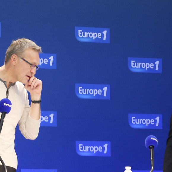 Celle-ci a fermement contesté cette version des faits, affirmant que son voisin de banc n'était pas plus discret qu'elle.

Laurent Ruquier, Christine Bravo - Exclusif - Laurent Ruquier anime son émission d'Europe 1 "On va s'gener" dans le magasin Carrefour de Montesson pres de Saint Germain en Laye a l'occasion des 50 ans de l'enseigne le 25 septembre 2013.
© Denis Guignebourg / Bestimage