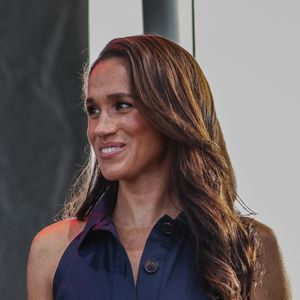 Meghan Markle, duchesse de Sussex, est montée sur scène lors du concert One805 Live qui se déroulait sur la propriété en bord de mer de l'acteur Kevin Costner à Summerland, en Californie, où Harry s'apprêtait à remettre le prix "Cœur de la communauté". © Amy Katz/ZUMA Press Wire / Bestimage
