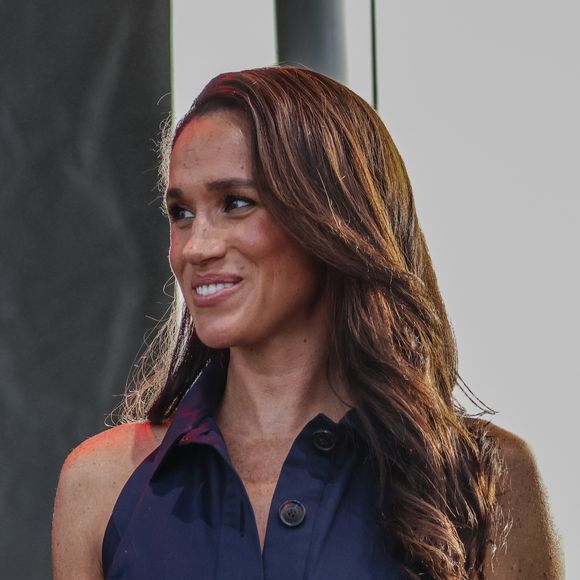 Meghan Markle, duchesse de Sussex, est montée sur scène lors du concert One805 Live qui se déroulait sur la propriété en bord de mer de l'acteur Kevin Costner à Summerland, en Californie, où Harry s'apprêtait à remettre le prix "Cœur de la communauté". © Amy Katz/ZUMA Press Wire / Bestimage