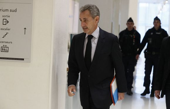 Nicolas Sarkozy - Arrivées au procès du financement libyen de Sarkozy le 6 février 2025.

© Christophe Clovis / Bestimage