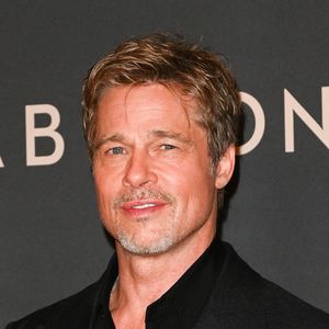 Pas de quoi inquiéter le comédien pour autant, puisque cette séparation n'aurait duré que quelques instants avant qu'il ne retrouve Ines de Ramon.

Brad Pitt à la première du film "Babylon" au cinéma Le Grand Rex à Paris, France, le 14 janvier 2023. © Coadic Guirec/Bestimage