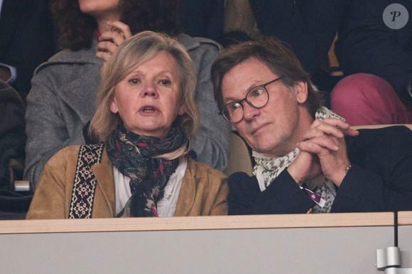 Il a des attaches profondes à Montreuil, en bordure de l'Eure.

Laurent Romejko et są femme Sylvie Bazyn dans les tribunes des Internationaux de France de tennis de Roland Garros 2024 à Paris, France, le 1er juin 2024. © Jacovides-Moreau/Bestimage