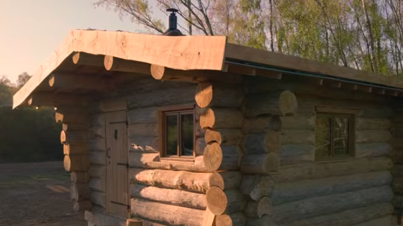 Vianney dévoile les dernières étapes de la construction de sa cabane qui aura duré 9 mois.