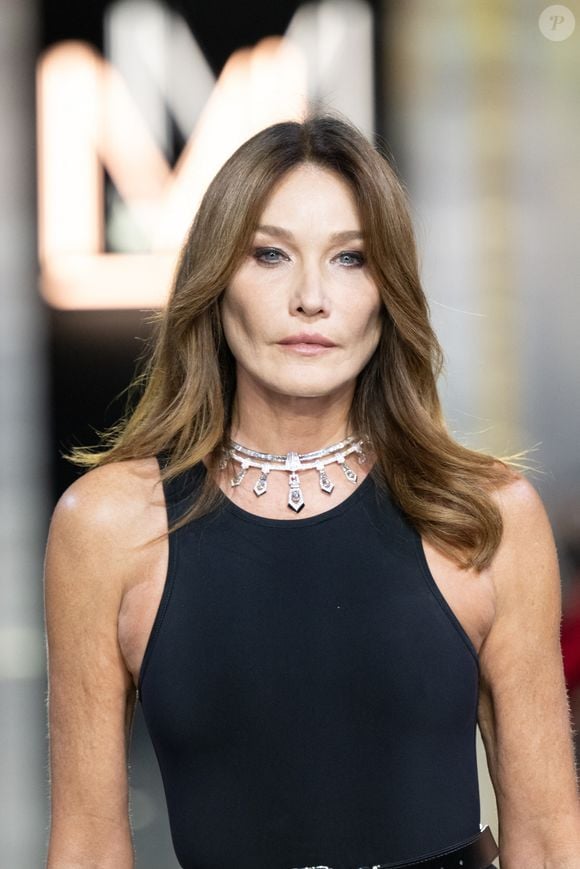 Carla Bruni - Défilé Messika Haute Joaillerie 2023 au Pavillon Cambon à Paris le 28 septembre 2023. Agence / Bestimage