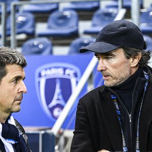 Thomas SOTTO, animateur de télévision et Antoine ARNAULT, propriétaire du Paris FC avant le match de Ligue 1 McDonald's entre le Paris FC et Toulouse au Stade Jean Bouin le 13 décembre 2025 à Paris, France. (Photo by Baptiste Fernandez/Icon Sport/ABACAPRESS.COM)