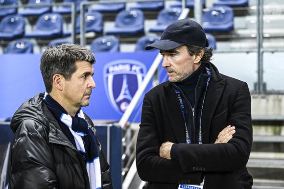 Thomas SOTTO, animateur de télévision et Antoine ARNAULT, propriétaire du Paris FC avant le match de Ligue 1 McDonald's entre le Paris FC et Toulouse au Stade Jean Bouin le 13 décembre 2025 à Paris, France. (Photo by Baptiste Fernandez/Icon Sport/ABACAPRESS.COM)