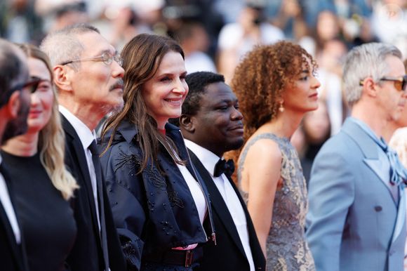 Hong Sang-soo, Juliette Binoche, Dieudo Hamadi, Leïla Slimani - Montée des marches de la cérémonie de clôture du 78ème Festival International du Film de Cannes, au Palais des Festivals à Cannes. Le 24 mai 2025
© Jacovides-Moreau / Bestimage