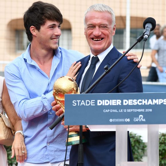 L'unique enfant du champion du monde 98 lui a rendu hommage sur Instagram après la défaite des Bleus en demi-finale de Coupe du monde face à l'Espagne

Didier Deschamps et son fils Dylan durant l'inauguration du Stade de football Didier Deschamps à Cap d'Ail le 12 septembre 2018. © Bruno Bebert / Bestimage