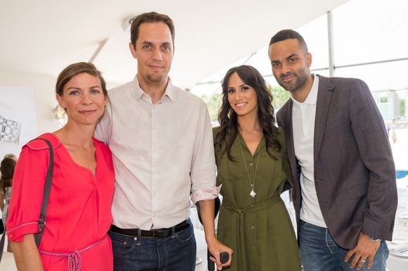Julia Marsaud, ancienne Directrice Générale des Services à la mairie de Gennevilliers, a mis sa carrière en pause pour accompagner sa famille dans ce projet.

Exclusif - Grand Corps malade (Fabien Marsaud) et sa femme Julia avec Tony Parker et sa femme Axelle Francine - People lors du Longines Paris Eiffel Jumping au Champ-de-Mars à Paris. Bestimage