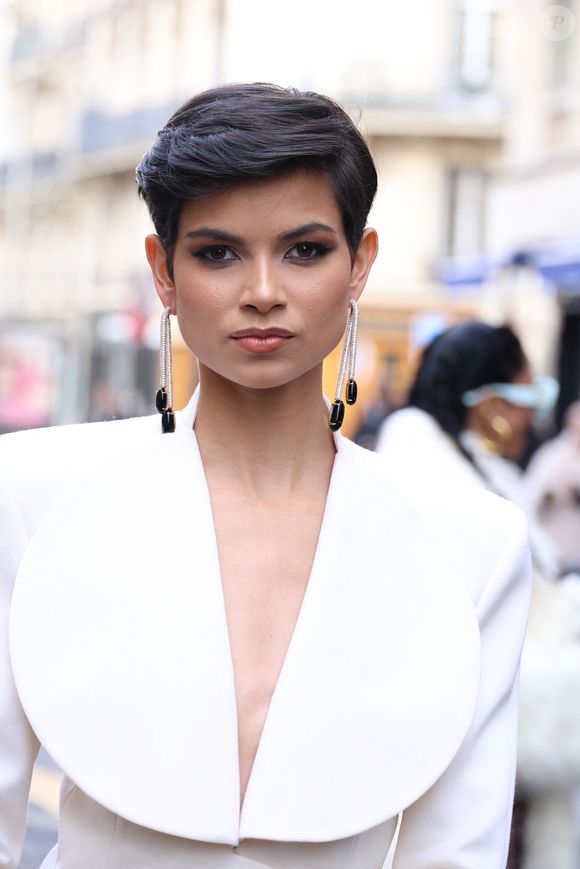 Eve Gilles, Miss France 2024 - Les célébrités arrivent au défilé Stéphane Rolland à la Salle Pleyel, "Collection Haute Couture Printemps/Eté 2025" lors de la Fashion Week de Paris (PFW), le 28 janvier 2025. 
© Denis Guignebourg / Bestimage