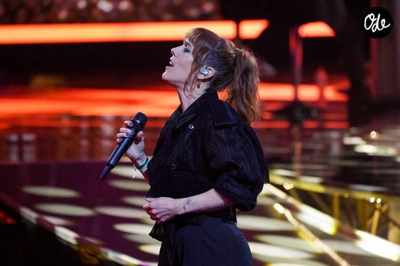 Zaz lors de la soirée de lancement de la 39ème édition du Téléthon sur France 3 aux Studios du Lendit à Saint-Denis, France, le 5 décembre 2025. © Anne-Sophie Guebey/Bestimage