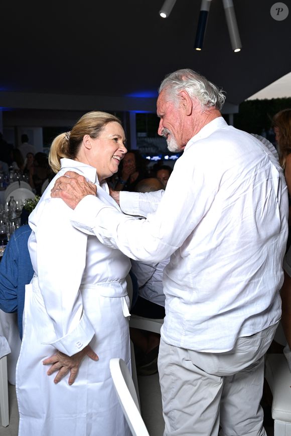 Exclusif - Hélène Darroze, Yann Arthus-Bertrand au dîner de gala à l'espace VIP au Longines Paris Eiffel Jumping au pied de la Tour Eiffel sur le Champ-de-Mars à Paris, France, le 21 juin 2025. © Perusseau-Veeren/Bestimage