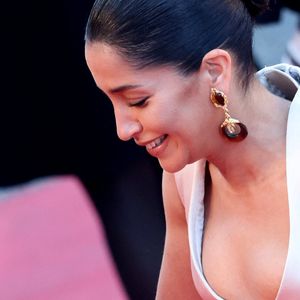 Leïla Bekhti - Montée des marches du film " La vie d'une femme " lors du 79ème Festival International du Film de Cannes, le 13 mai 2026. © Jacovides-Moreau / Bestimage