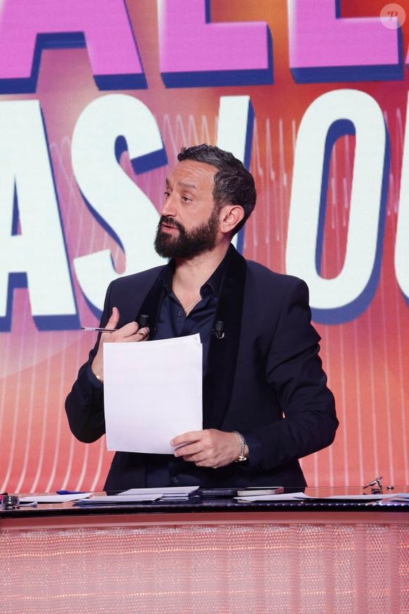 Exclusif - Cyril Hanouna, sur le plateau de l’émission « TPMP » présentée par C.Hanouna et diffusée en direct sur Youtube et sur toutes les box (SFR, FREE, Bouygues, MyCanal etc), Paris, France, le 18 mars 2025. © Jack Tribeca / Bestimage