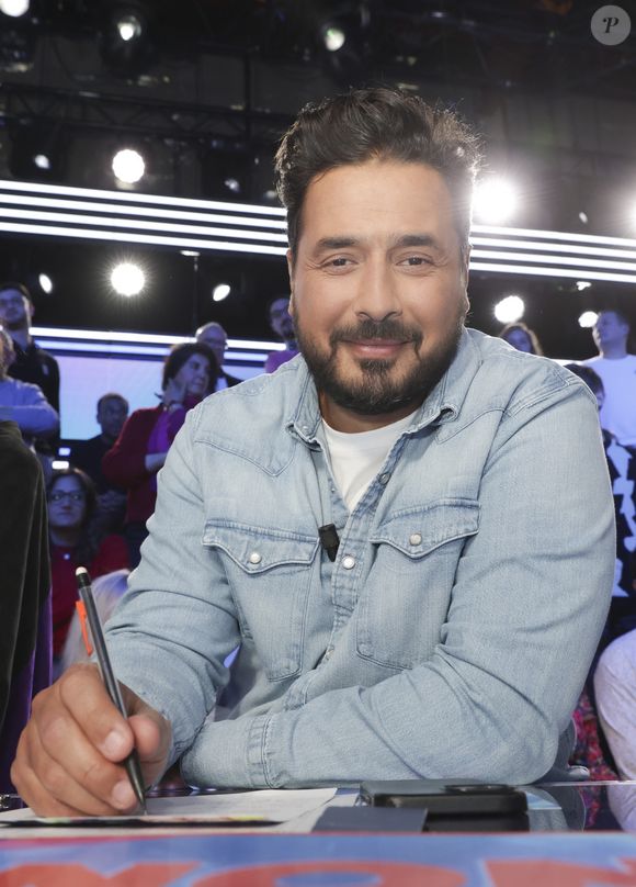 Après la révélation d'une relation proche avec le candidat de télé-réalité Moundir, 

Moundir - Sur le plateau de l'émission TPMP (Touche Pas à Mon Poste) présentée en direct par C.Hanouna et diffusée sur C8 - Paris le 27/02/2024 - © Jack Tribeca / Bestimage