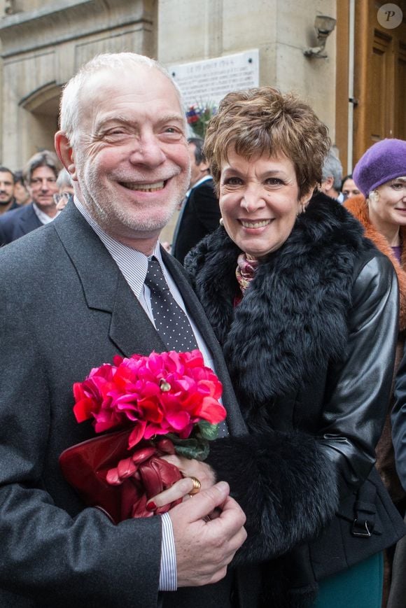 Exclusif - Catherine Laborde et son mari Thomas Stern - Catherine Laborde a épousé son compagnon de longue date Thomas Stern, publicitaire, samedi 9 novembre 2013 a la mairie du 2e arrondissement de Paris, en présence de ses amis les plus proches.