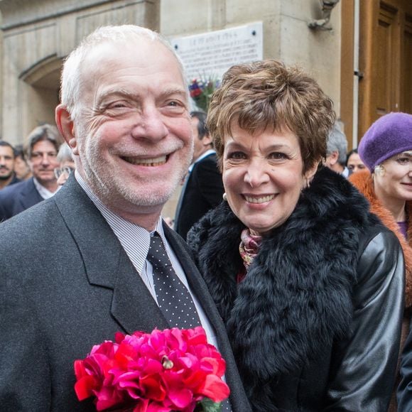 Exclusif - Catherine Laborde et son mari Thomas Stern - Catherine Laborde a épousé son compagnon de longue date Thomas Stern, publicitaire, samedi 9 novembre 2013 a la mairie du 2e arrondissement de Paris, en présence de ses amis les plus proches.