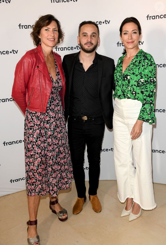 Sophie Menut, Jean-Christophe Galeazzi et Virna Sacchi au photocall de la conférence de presse de France 2 au théâtre Marigny à Paris le 18 juin 2019 © Coadic Guirec / Bestimage