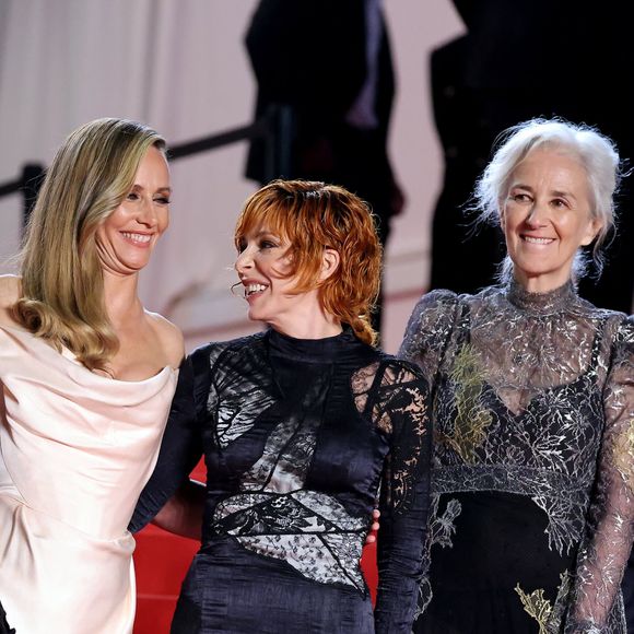 Cécile de France, Mylène Farmer, Tatiana de Rosnay - Montée des marches du film « Dalloway » lors du 78ème Festival International du Film de Cannes, au Palais des Festivals à Cannes. Le 15 mai 2025
© Jacovides-Moreau / Bestimage