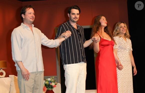 Exclusif - Davy Sardou, Julien Personnaz, Marie-Ange Casta, Alysson Paradis lors de la générale de la pièce "Amis pour la vie" au théâtre de l'Oeuvre à Paris le 24 avril 2025. La représentation est suivie d'un cocktail.  © Coadic Guirec / Bestimage