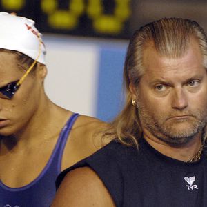 "Moi je suis un compétiteur. Quand tu as entraîné des gens et qu’ils partent, tu sais comment ils vont nager. Tu sais comment les contrer. Tu sais comment les battre", a confié l'entraîneur. "Après il n’y a pas de cadeau. Parce que pendant un an et demi elle ne m’a pas dit bonjour".

La Française Laure Manaudou avec son entraîneur Philippe Lucas lors des 12èmes Championnats du Monde FINA, à la Rod Laver Arena, à Melbourne, Australie, le 25 mars 2007. Photo par Nicolas Gouhier/Cameleon/ABACAPRESS.CO