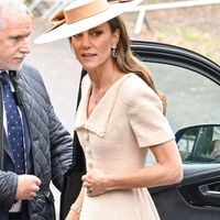 Mariage royal de Peter Phillips et Harriet Sperling : la touche française de Kate Middleton face à une mariée d'une élégance intemporelle